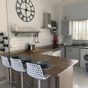 Tres Hermanos - Spacious Modern 2 Bedroom Nerja